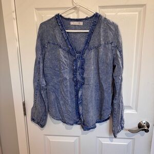 Billy T ruffle front top